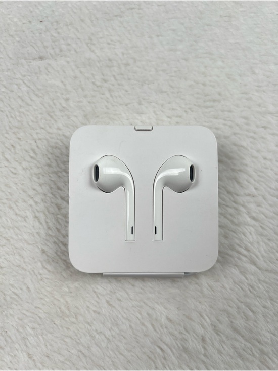 Apple Other - Apple EarPods Wired Lightning Earbuds Headphones White NEW